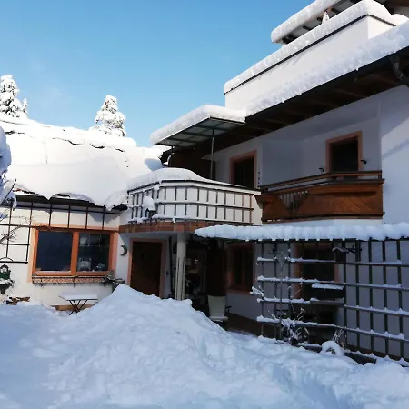 Haus Juen アパート